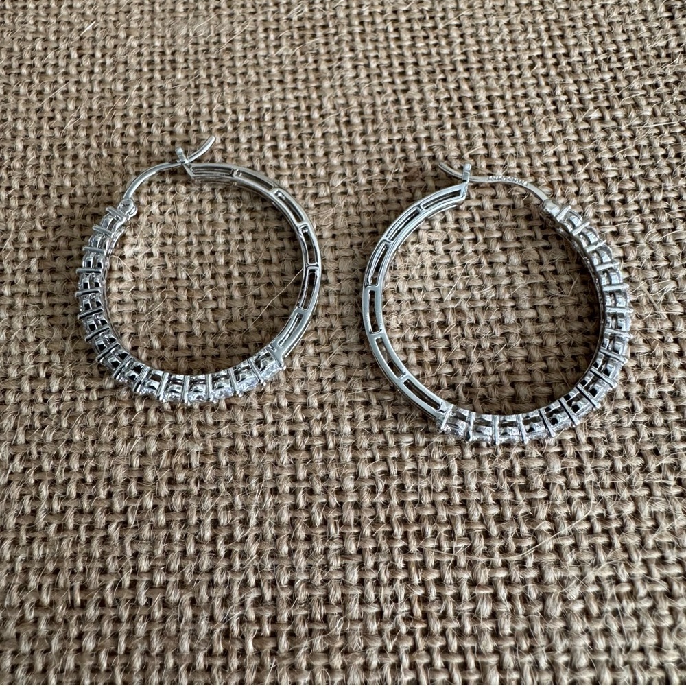 Chic Silver Hoop Earrings